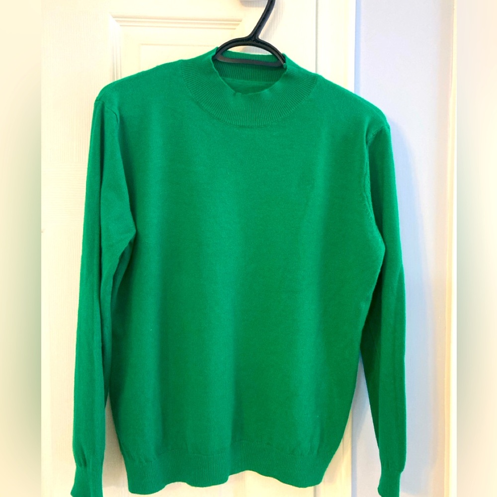 Womens Kelly green sweater